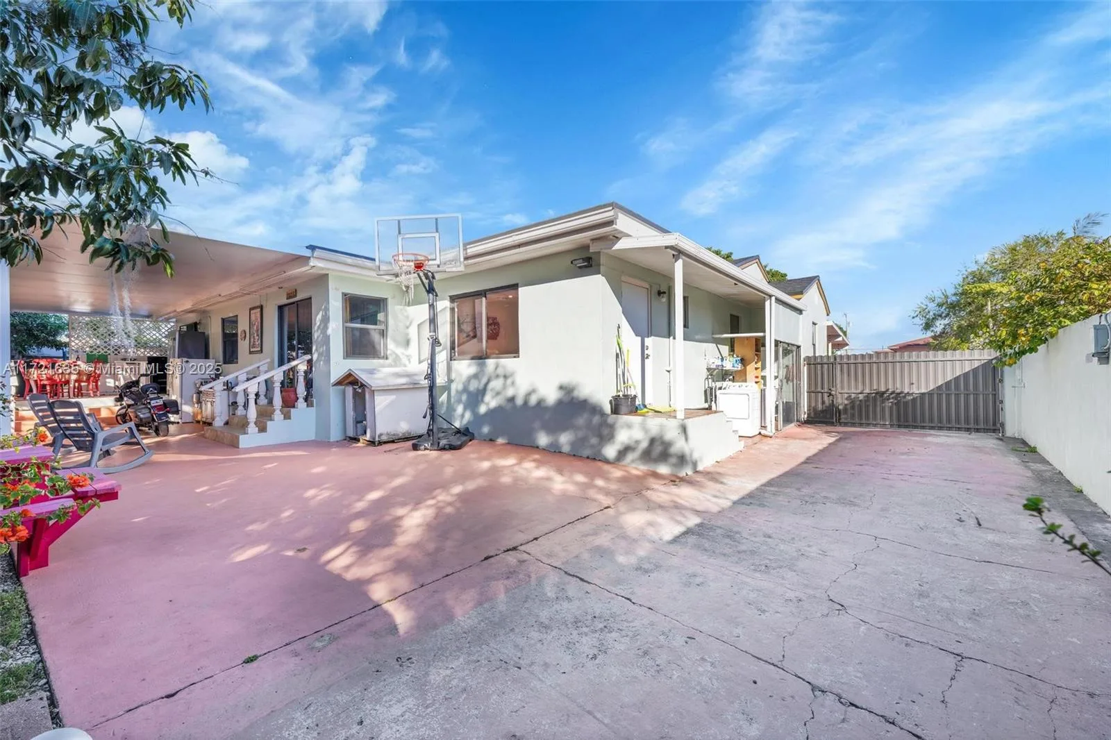 462 E 39th St, Hialeah, FL 33013