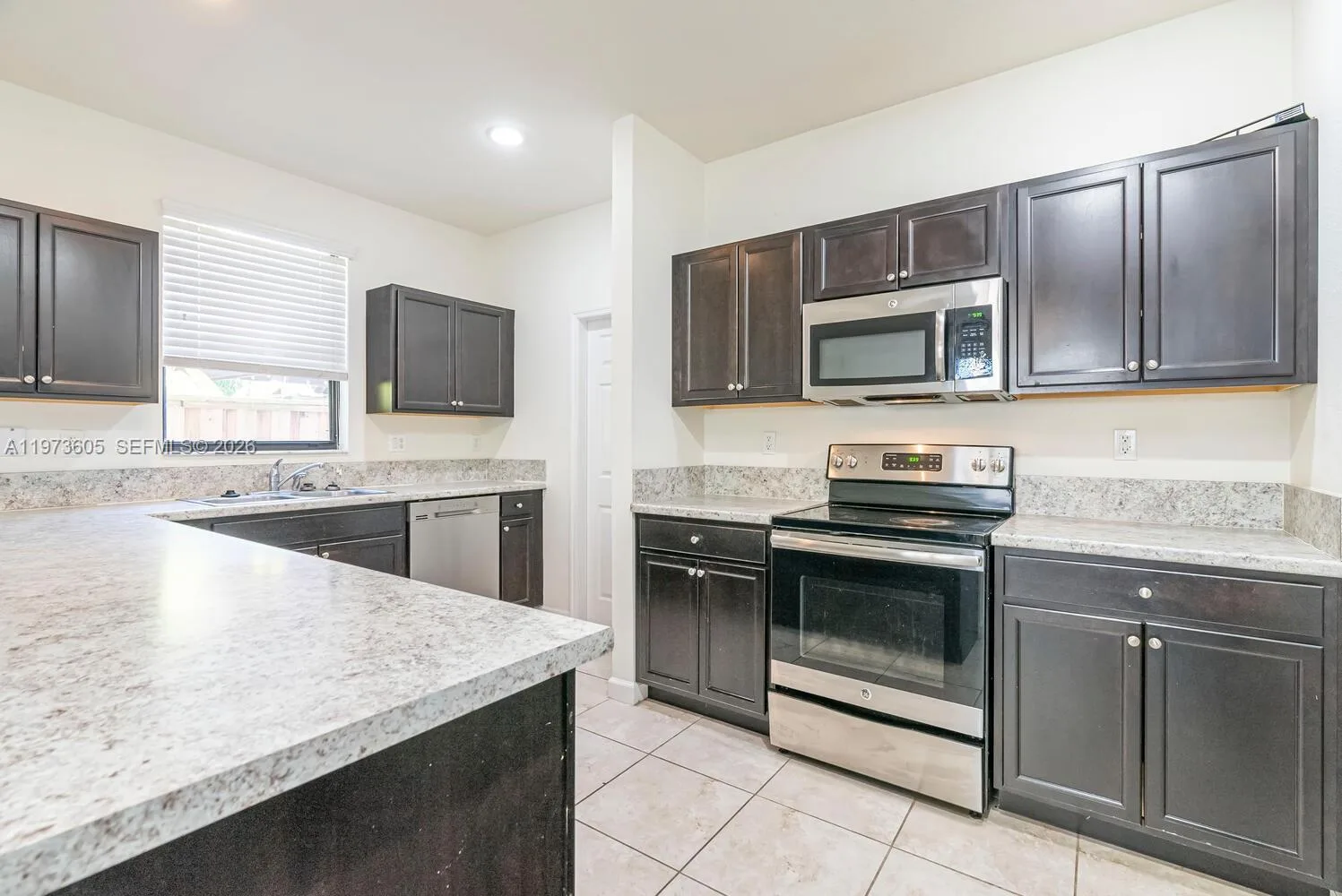 516 SE 35th Ter, Homestead, FL 33033 photo 9