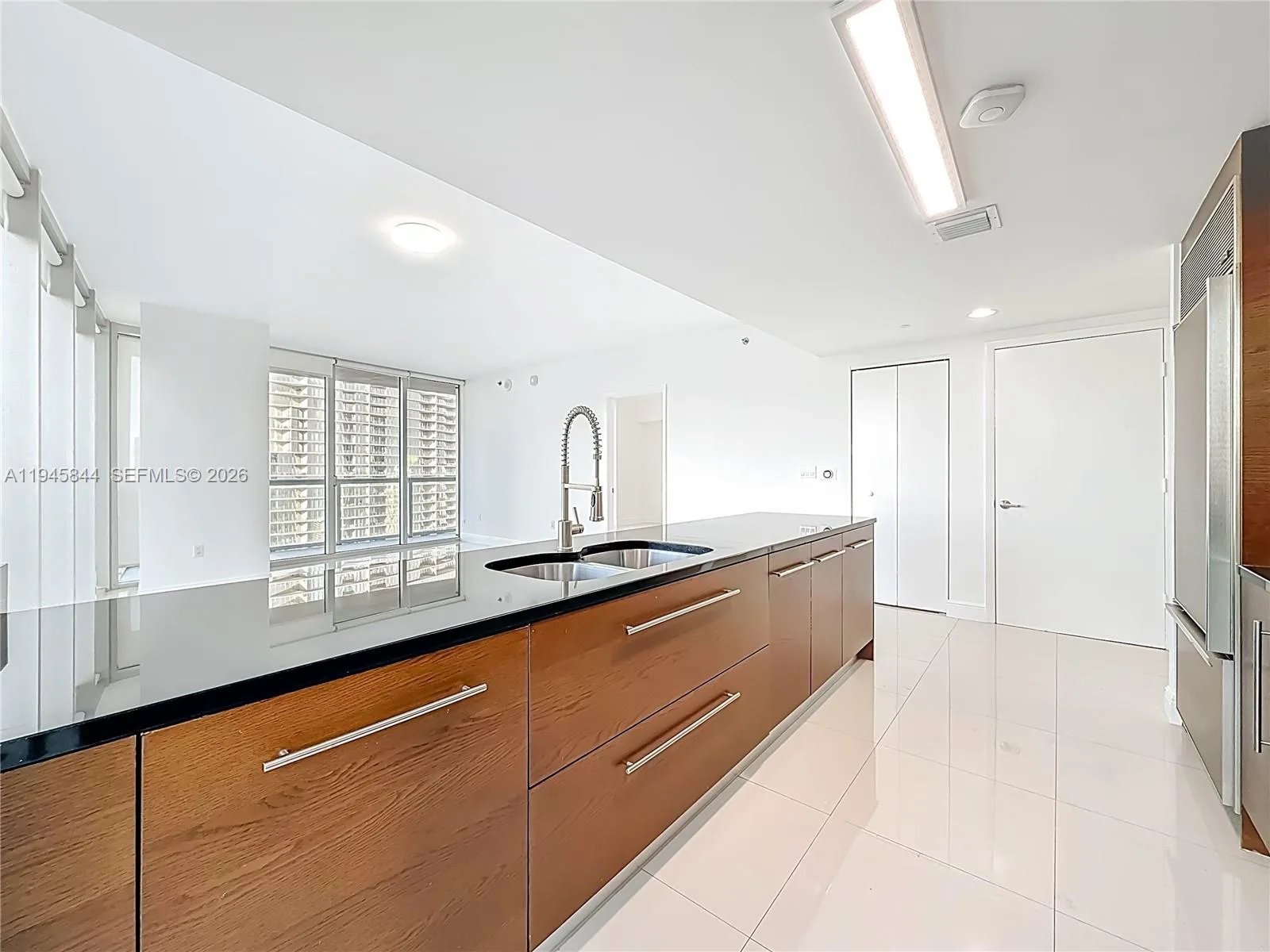 475 Brickell Ave # 4215, Miami, FL 33131 photo 10