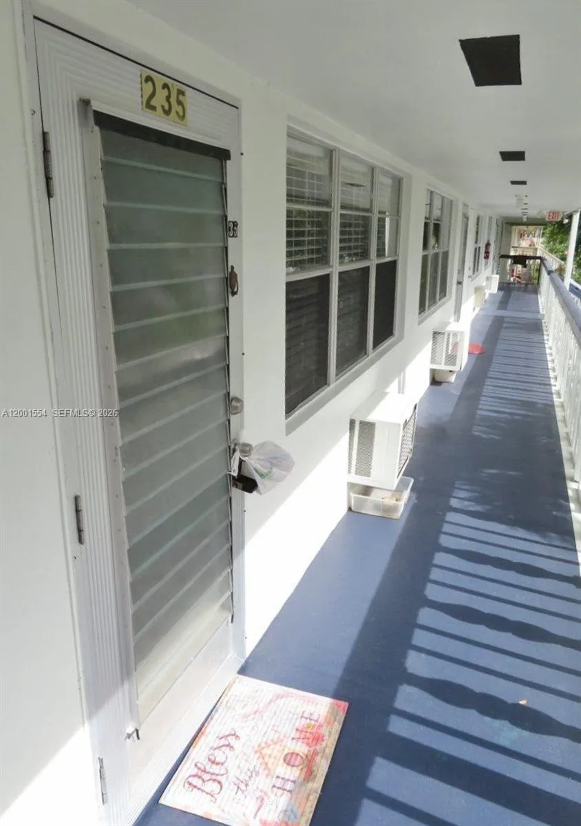 235 Northampton L # 235, West Palm Beach, FL 33417