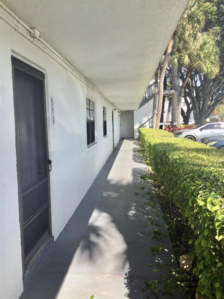 9233 SW 8th Street # 110, Boca Raton, FL 33428