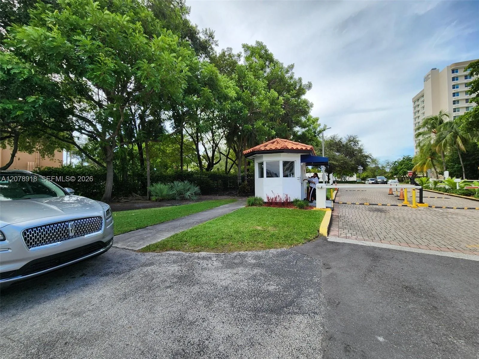 2780 NE 183rd St # 215, Aventura, FL 33160 photo 13