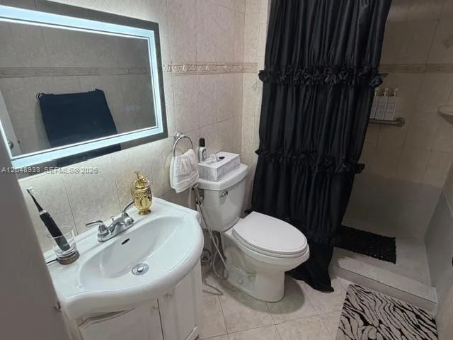 100 Bayview Dr # 1208, Sunny Isles Beach, FL 33160 photo 10
