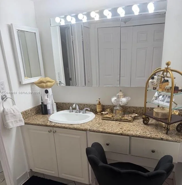 100 Bayview Dr # 1208, Sunny Isles Beach, FL 33160 photo 9