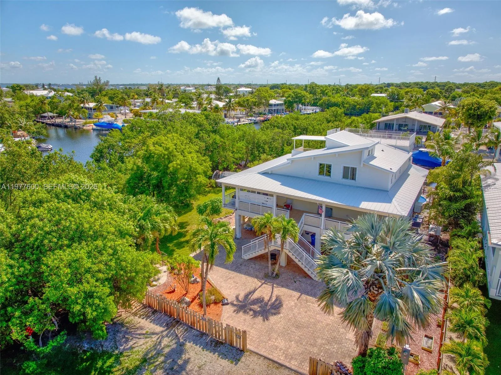 894 Ellen Dr, Key Largo, FL 33037