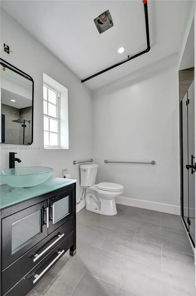 1085 NE 126th St # 3, North Miami, FL 33161 photo 2