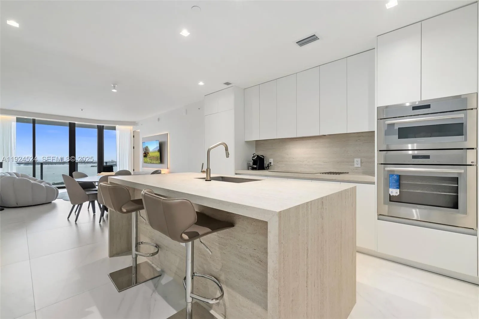 700 NE 24 # 2505, Miami, FL 33137