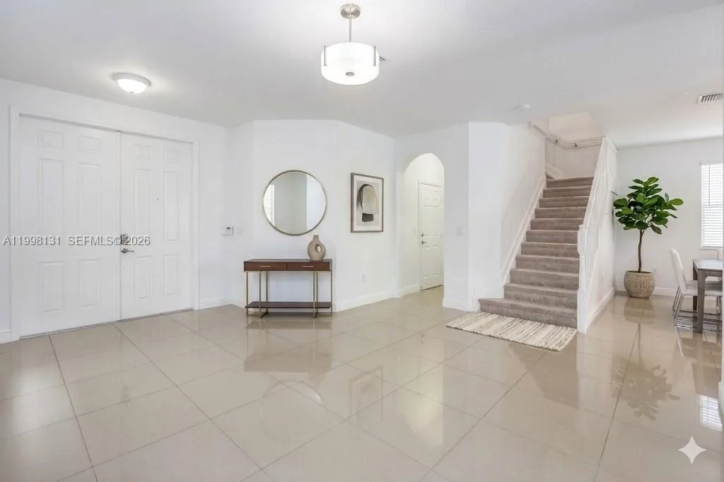 8868 NW 101st Pl, Doral, FL 33178 photo 2