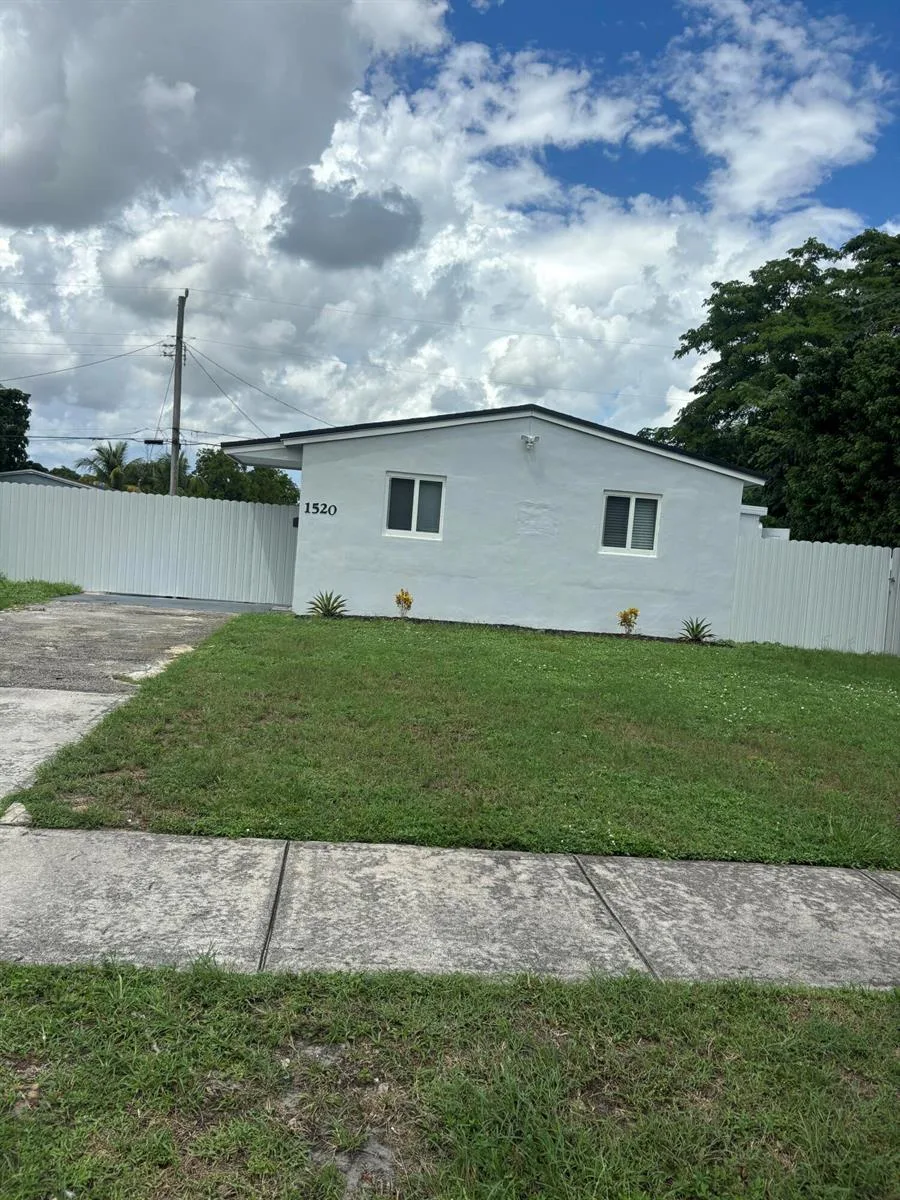 1520 N 68th Terrace, Hollywood, FL 33024