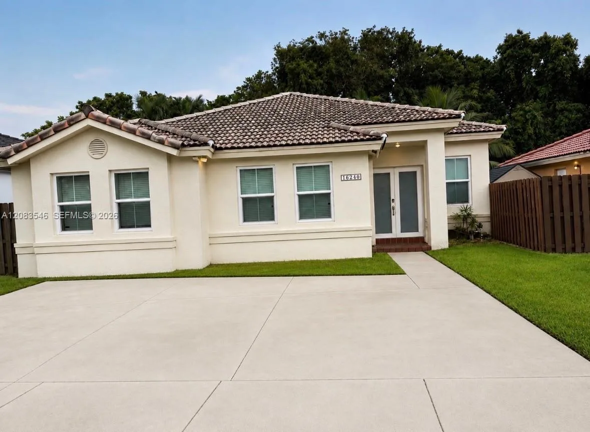 16240 SW 83rd Ln, Miami, FL 33193