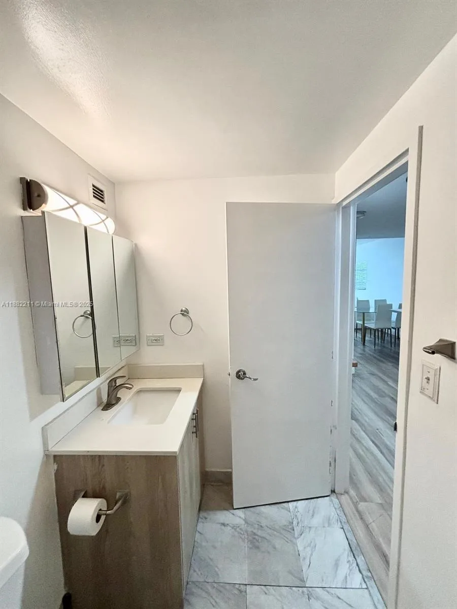 801 Brickell Bay Dr # 1066, Miami, FL 33131 photo 10