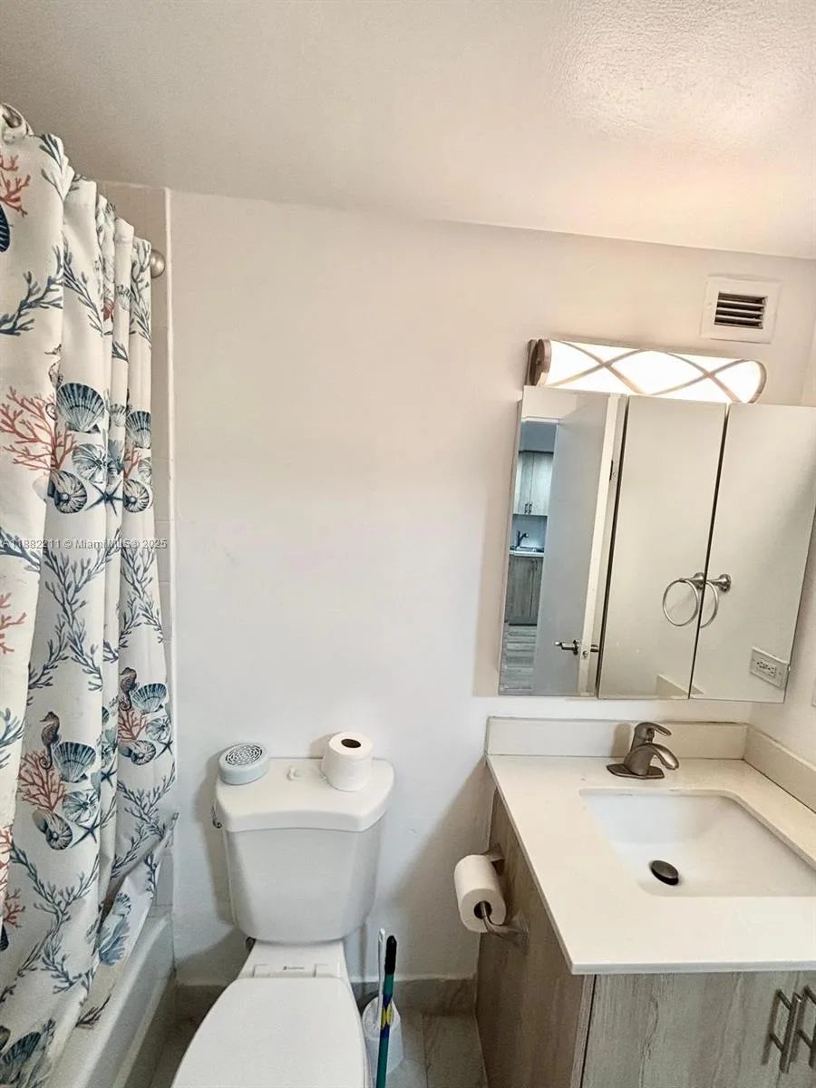 801 Brickell Bay Dr # 1066, Miami, FL 33131 photo 11