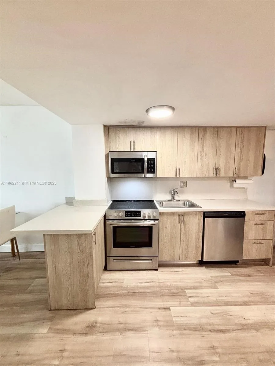801 Brickell Bay Dr # 1066, Miami, FL 33131 photo 13
