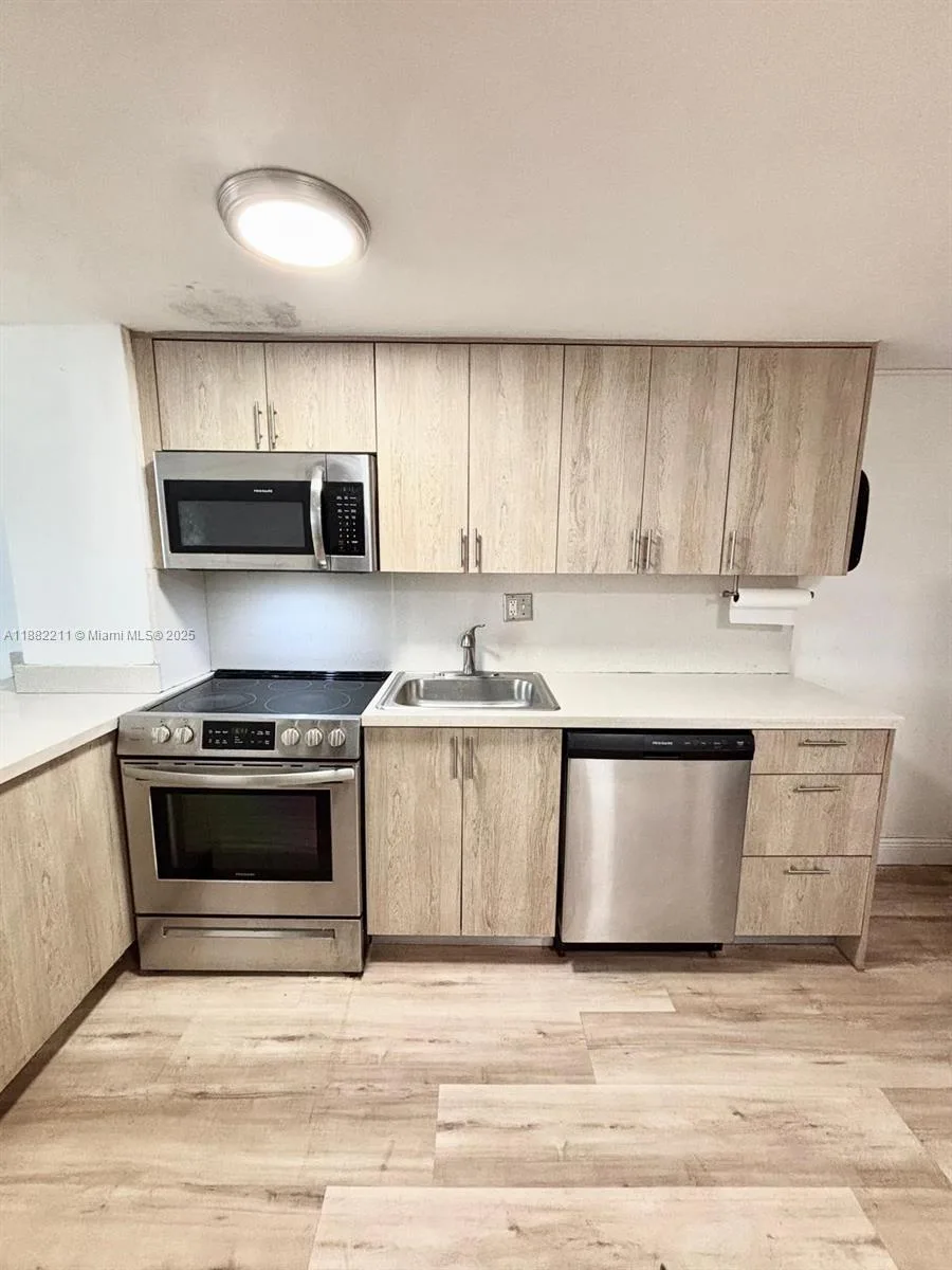 801 Brickell Bay Dr # 1066, Miami, FL 33131 photo 3