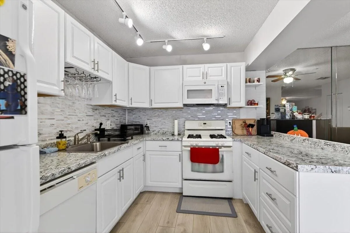 6351 Seven Springs Boulevard # B, FL 33463 photo 6
