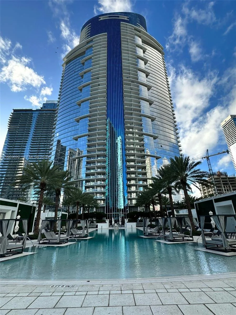 851 NE 1st Ave # 2212, Miami, FL 33132