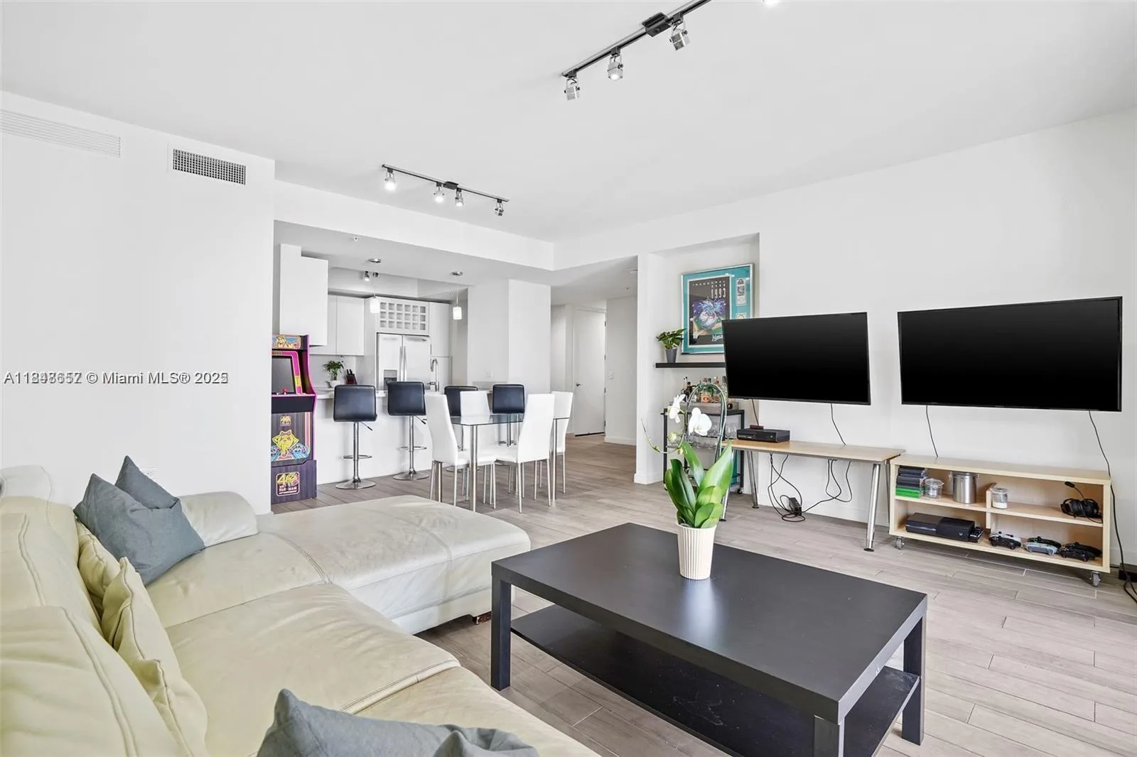 NINE at Mary Brickell Village