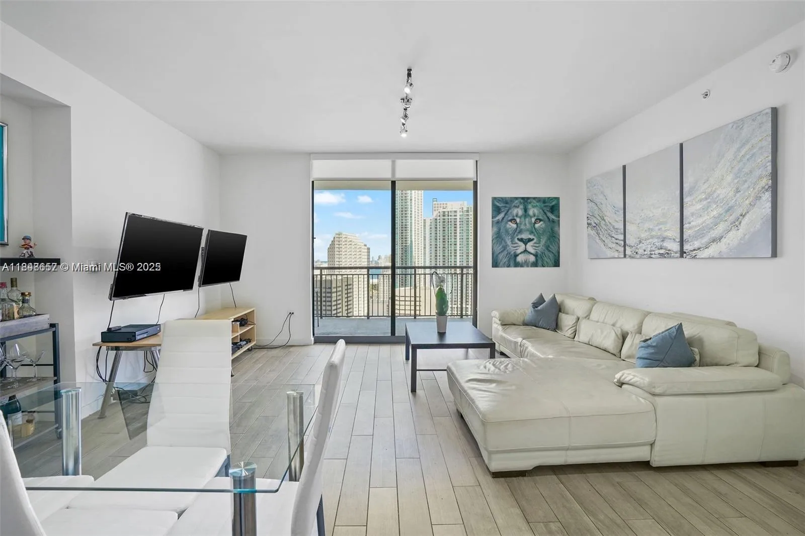999 SW 1st Ave # 2717, Miami, FL 33130 photo 2