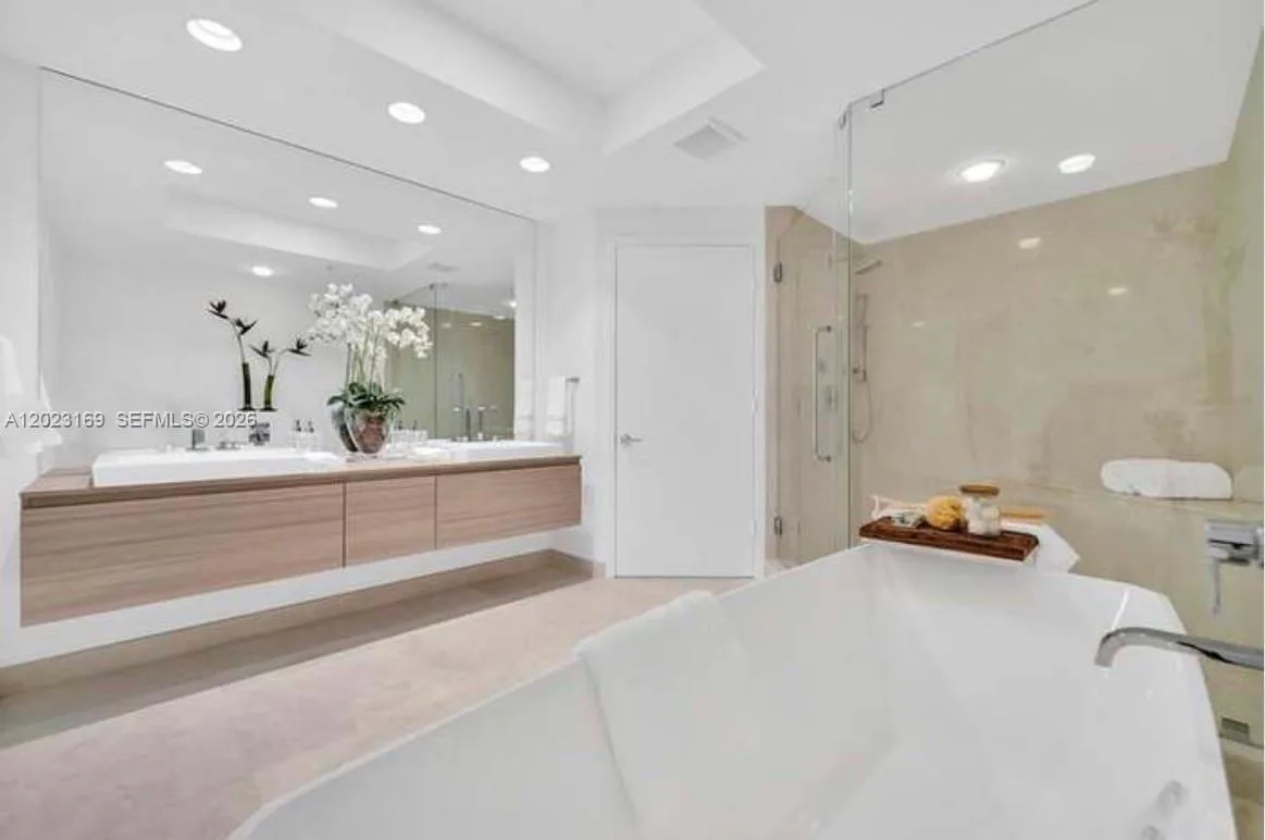 17111 Biscayne Blvd # 2209, North Miami Beach, FL 33160 photo 9