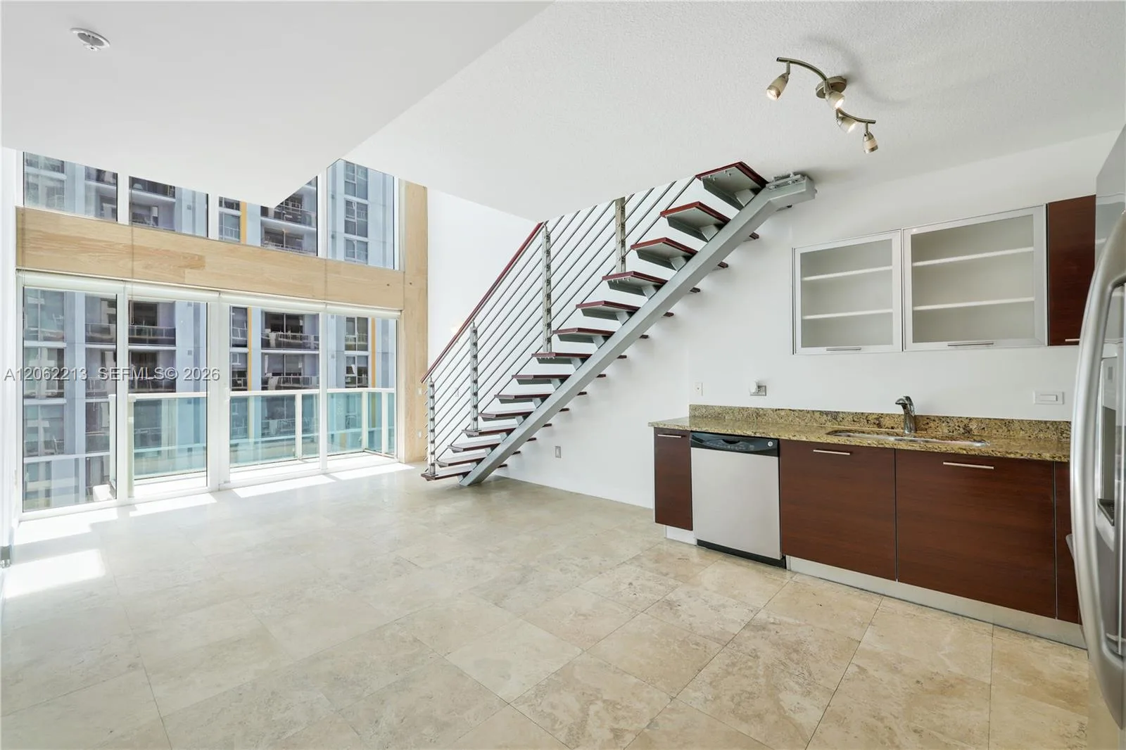 41 SE 5th St # 906, Miami, FL 33131 photo 2