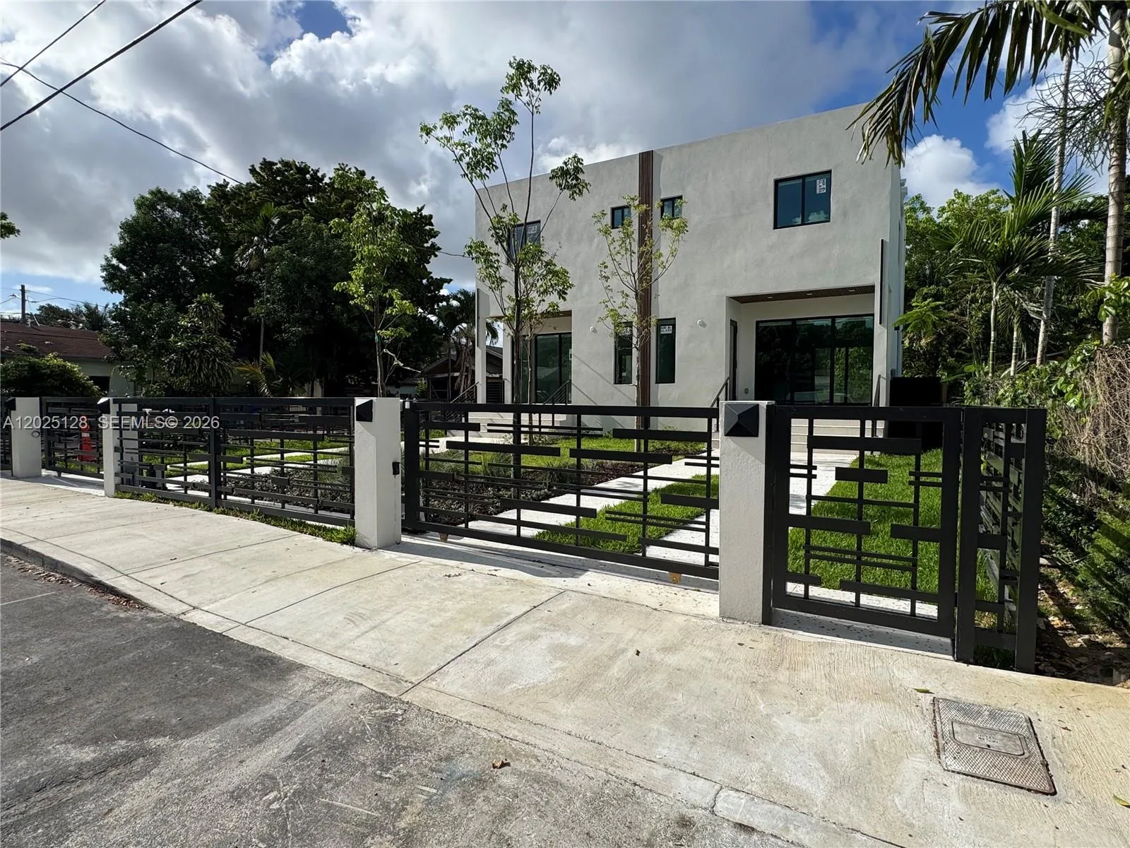 1924 NW 27th St, Miami, FL 33142
