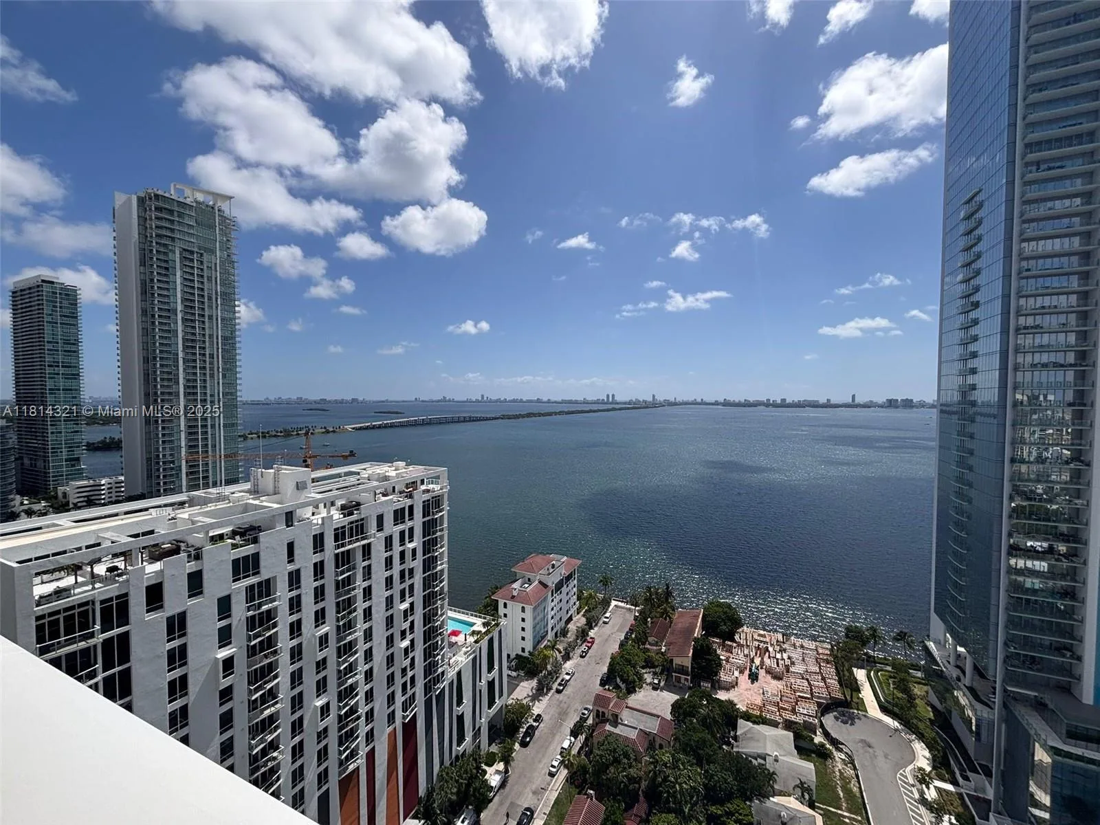 600 NE 27th St # 2704, Miami, FL 33137 photo 2
