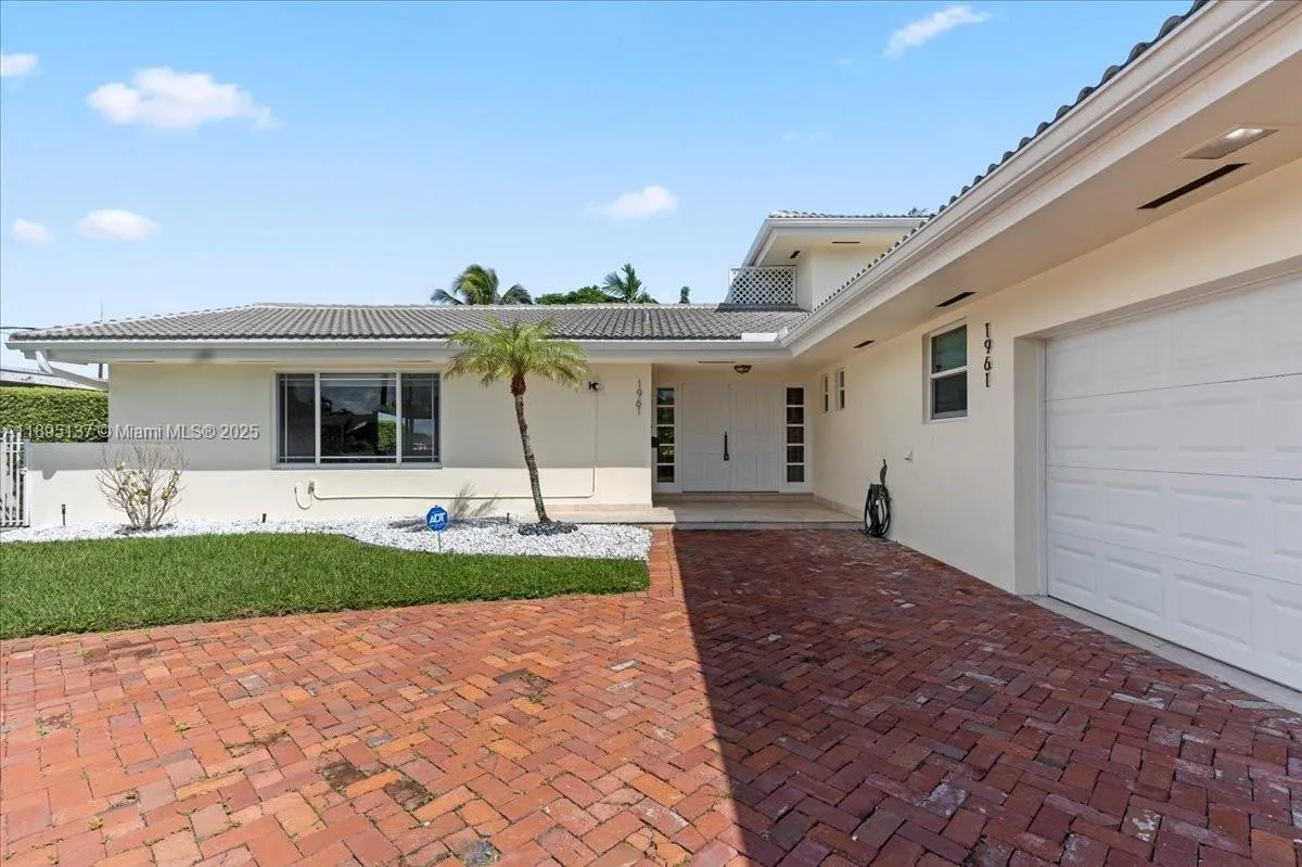 1961 NE 188th St, Miami, FL 33179 photo 2