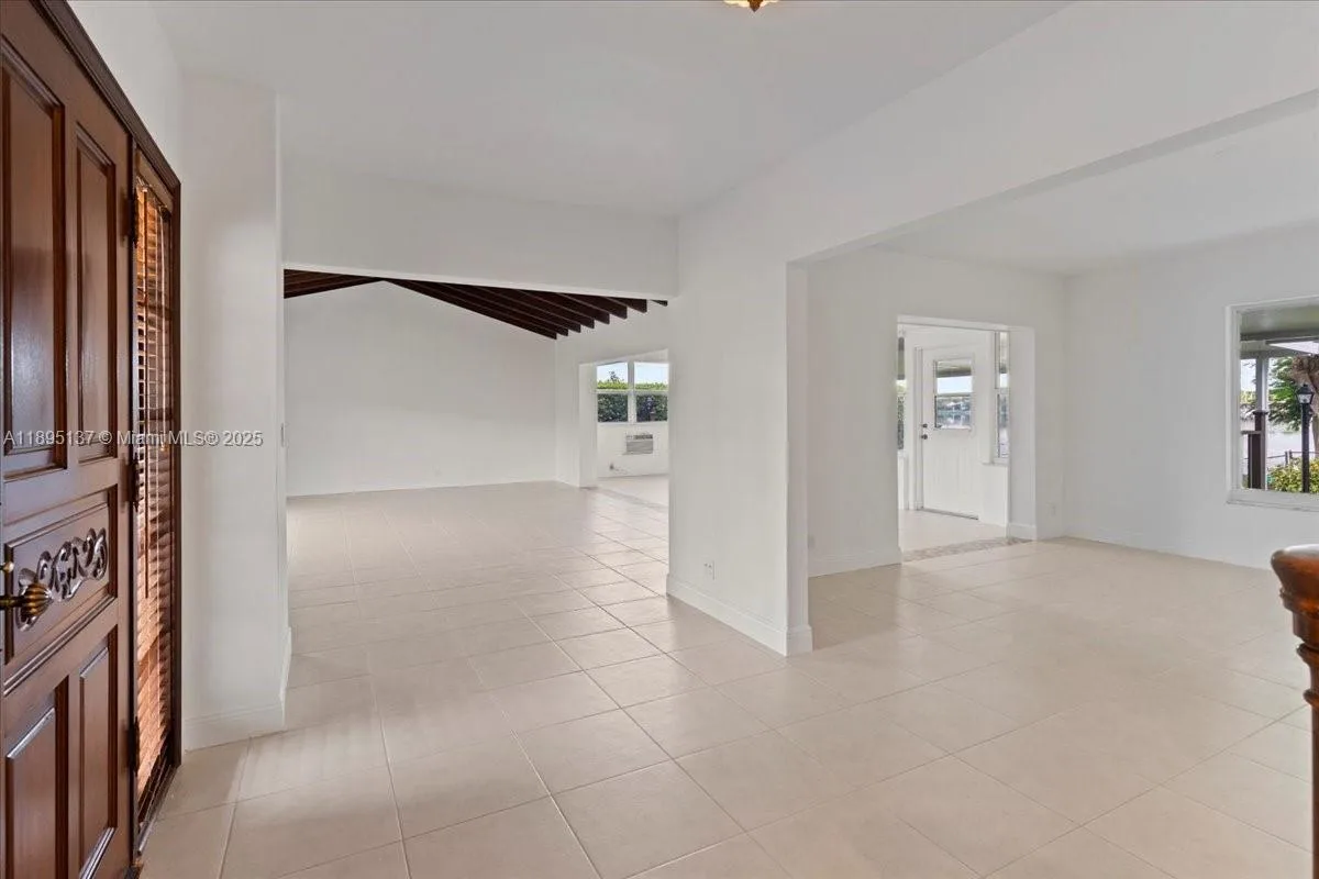 1961 NE 188th St, Miami, FL 33179 photo 6