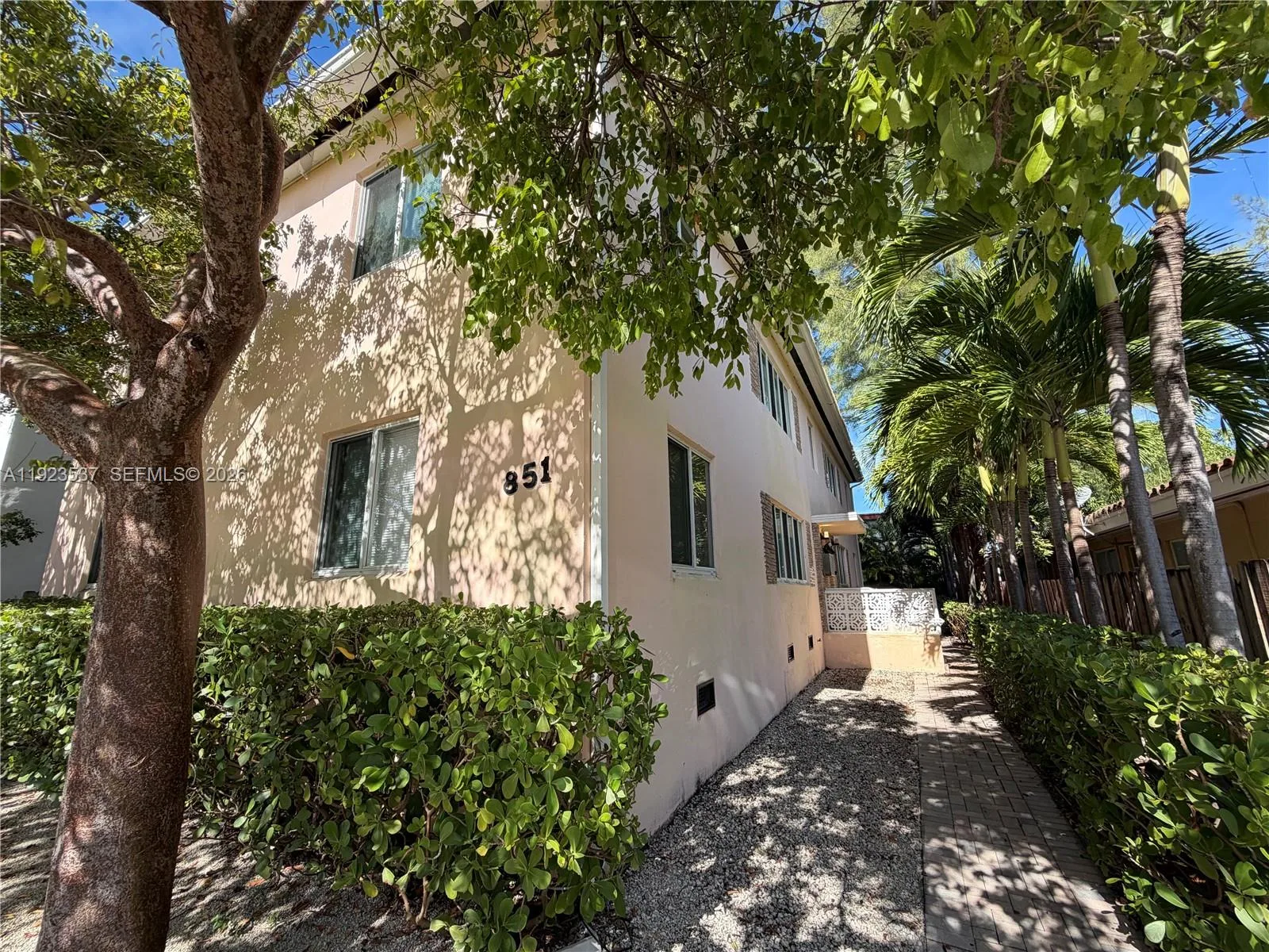 851 80th St, Miami Beach, FL 33141