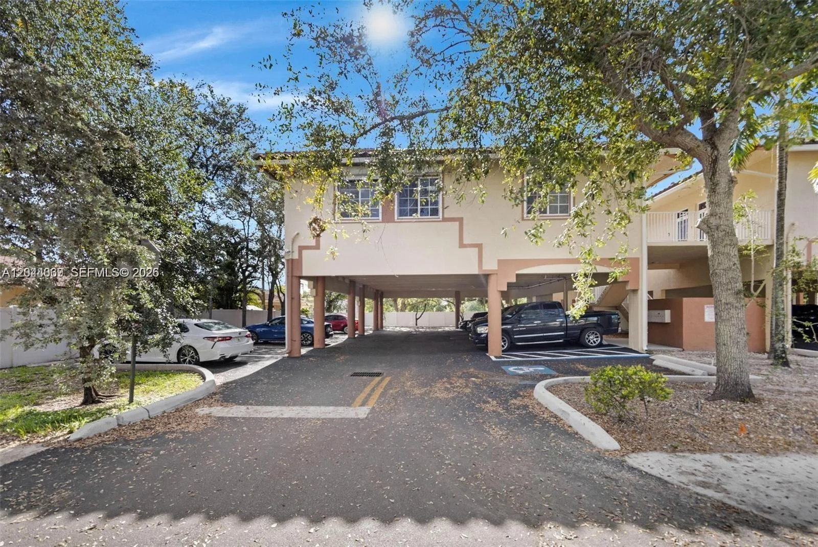 5595 Orange Dr # 101, Davie, FL 33314
