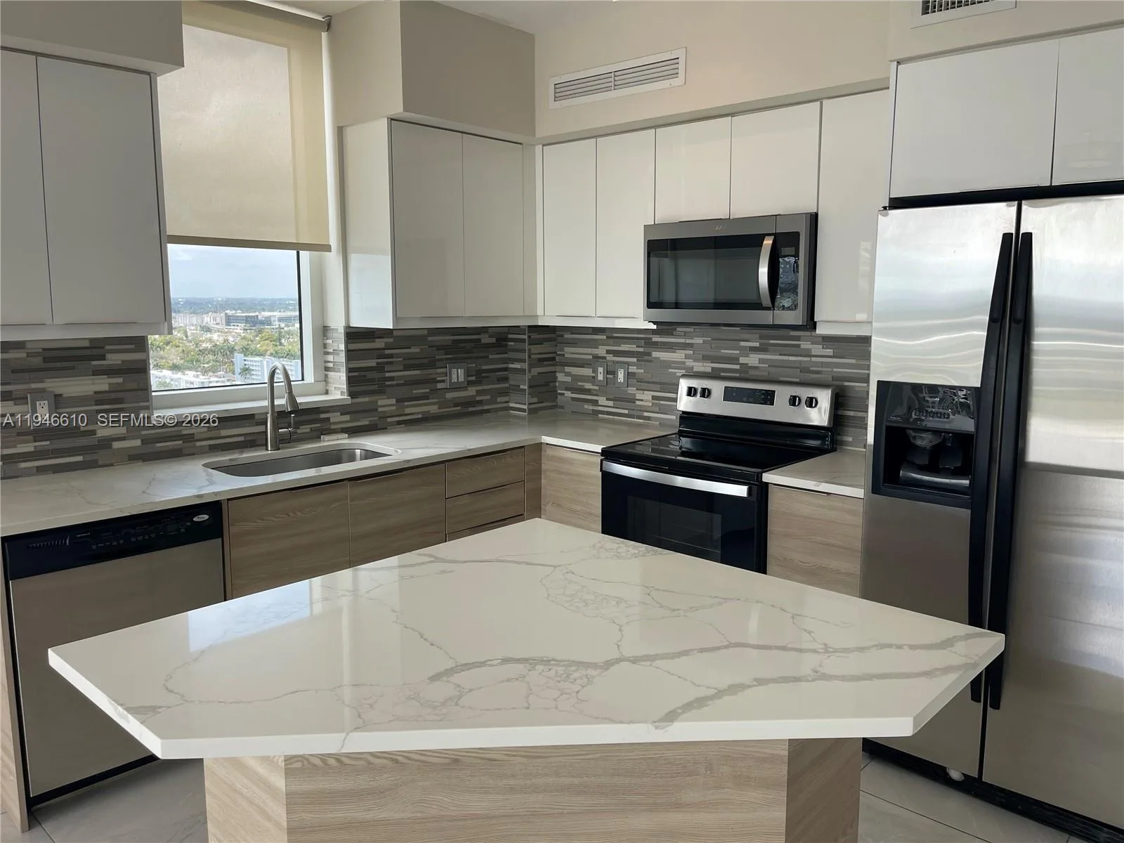 1745 E Hallandale Beach Blvd # 1907W, Hallandale Beach, FL 33009 photo 2