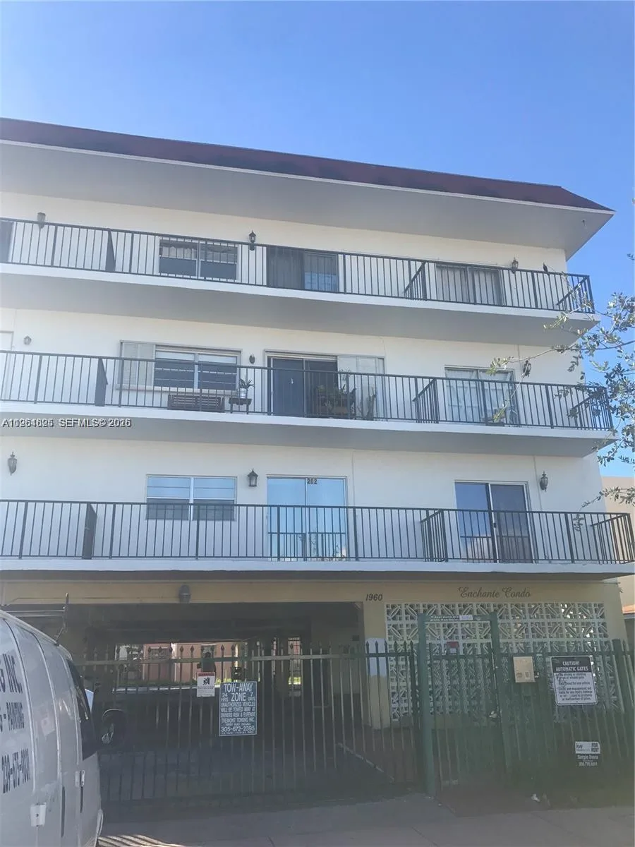 1960 Marseille Dr # 305, Miami Beach, FL 33141