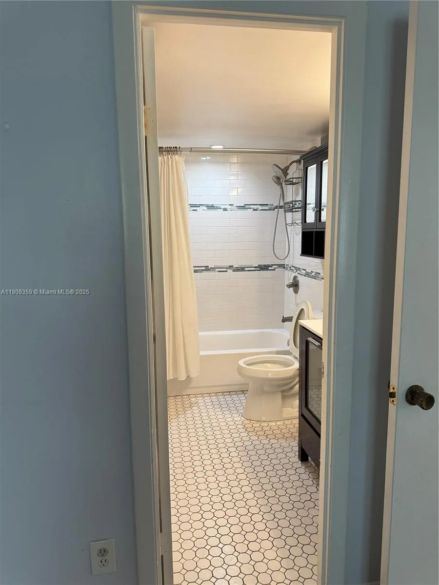 8411 NW 8th St # 203, Miami, FL 33126 photo 7