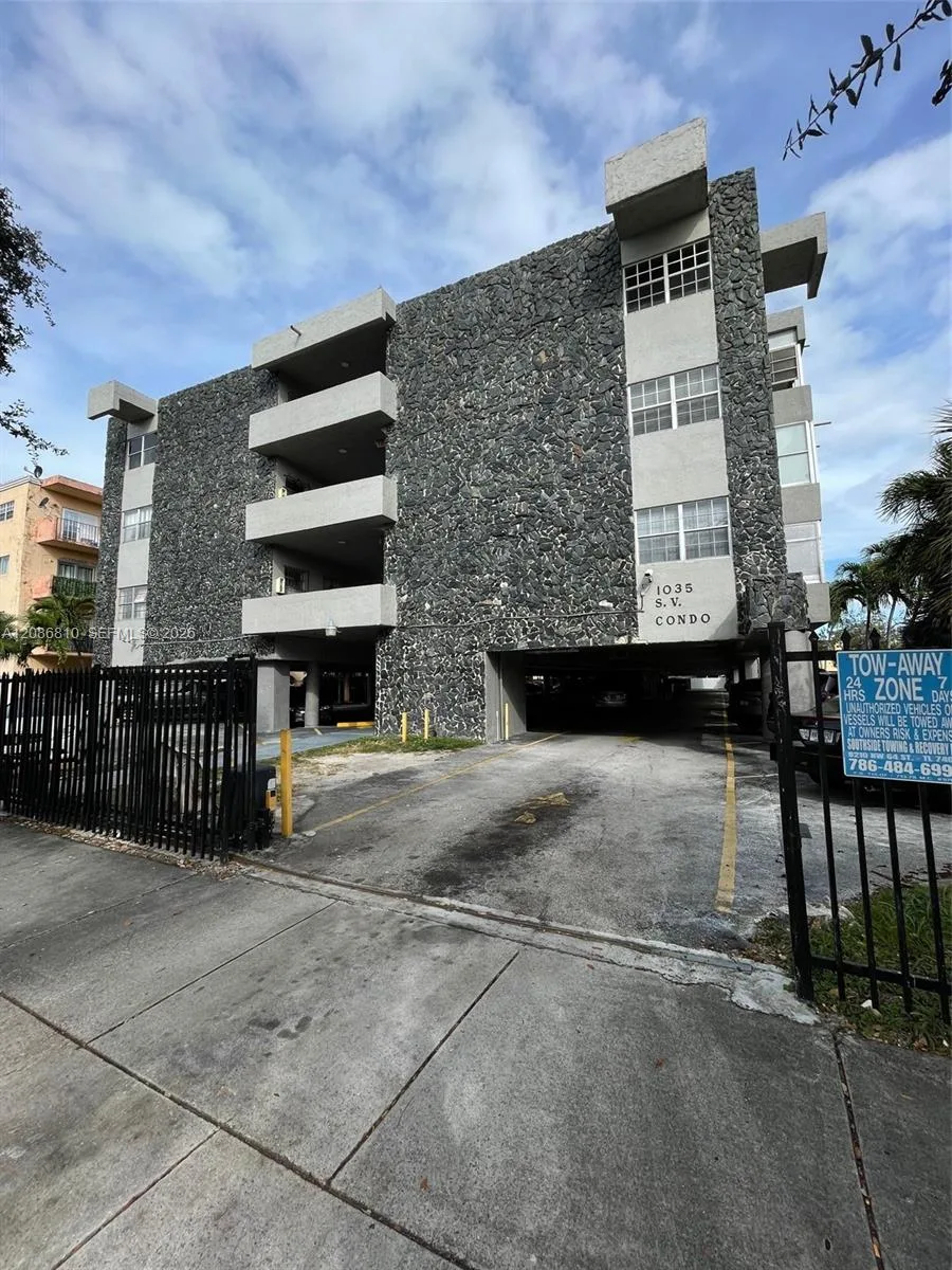 1035 W 77th St # 412, Hialeah, FL 33014