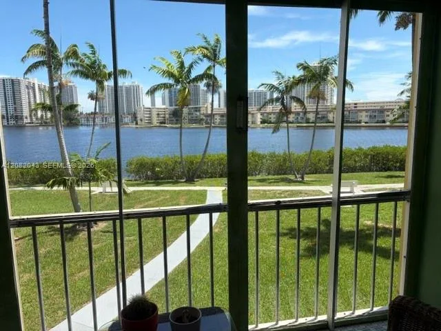 2861 Leonard Dr # F207, Aventura, FL 33160