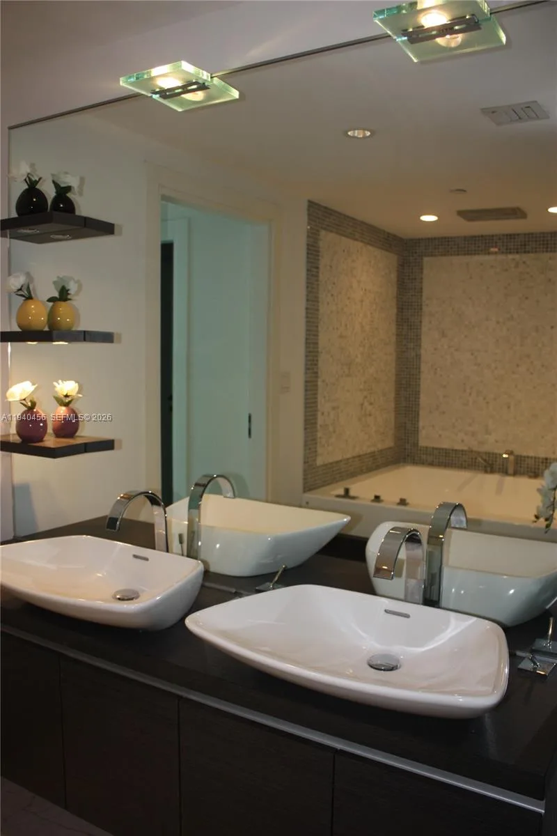 200 Biscayne Boulevard Way # 4413, Miami, FL 33131 photo 5