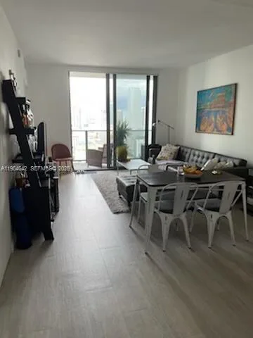 45 SW 9th St # 3210, Miami, FL 33130 photo 2