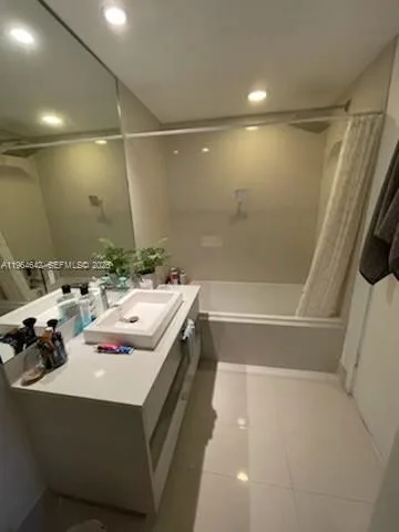 45 SW 9th St # 3210, Miami, FL 33130 photo 3