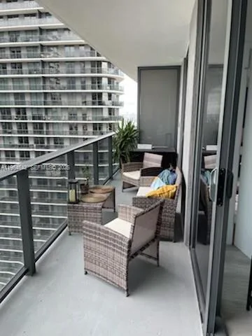 45 SW 9th St # 3210, Miami, FL 33130 photo 4