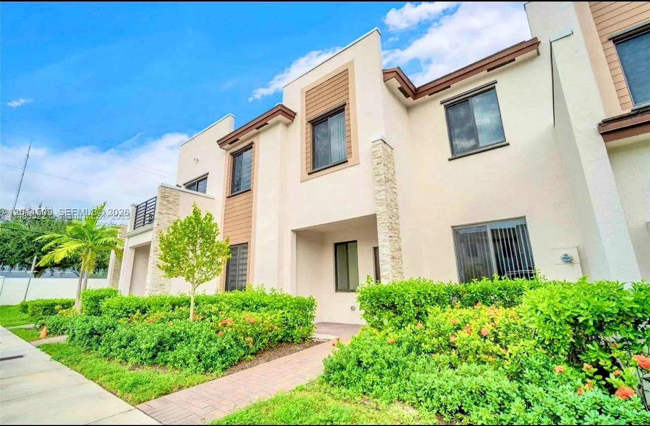 21443 NE 2nd Path # 21443, Miami, FL 33179 photo 2