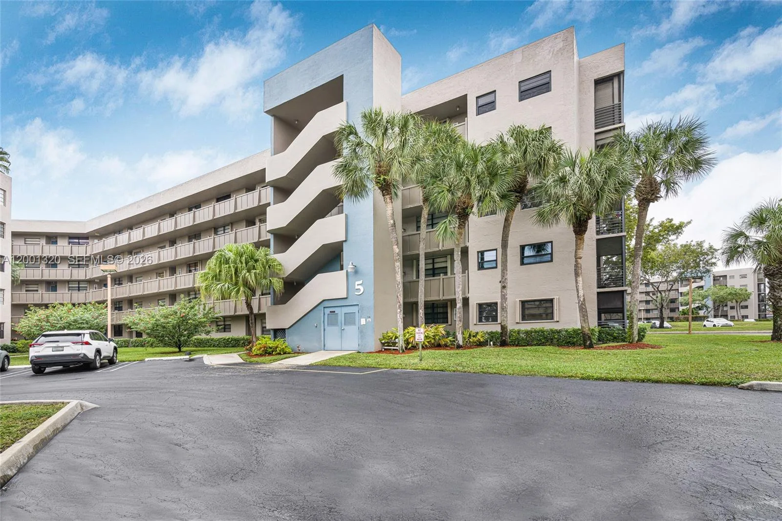 1001 Colony Point Cir # 503, Pembroke Pines, FL 33026