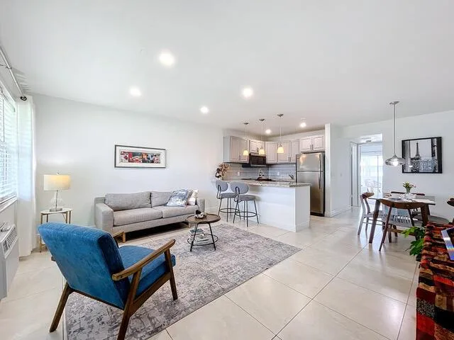410 Chatham T, West Palm Beach, FL 33417 photo 5