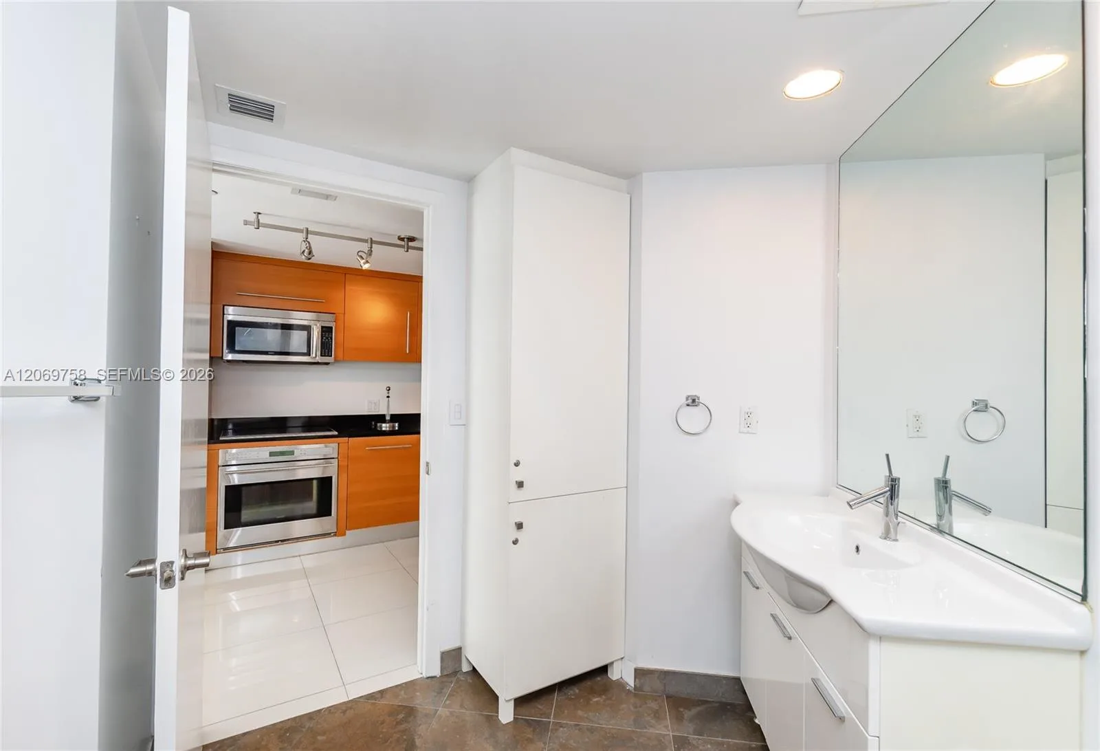 475 Brickell Ave # 2908, Miami, FL 33131 photo 13