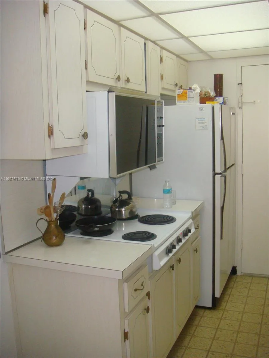 5401 Collins Ave # 1012, Miami Beach, FL 33140 photo 5