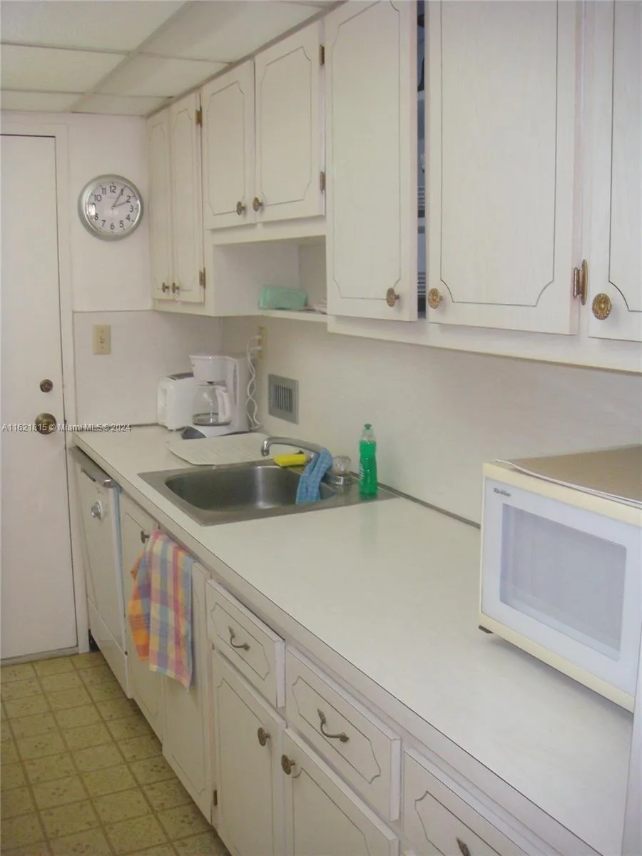 5401 Collins Ave # 1012, Miami Beach, FL 33140 photo 6