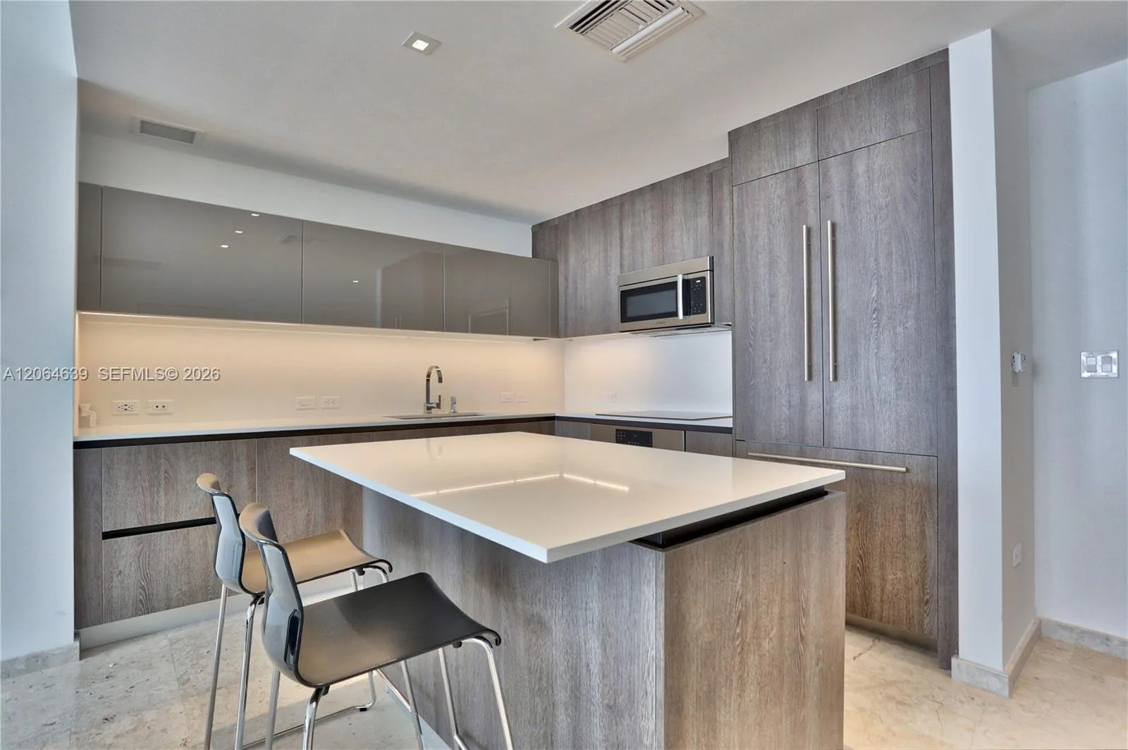 88 SW 7th St # 3805, Miami, FL 33130 photo 3