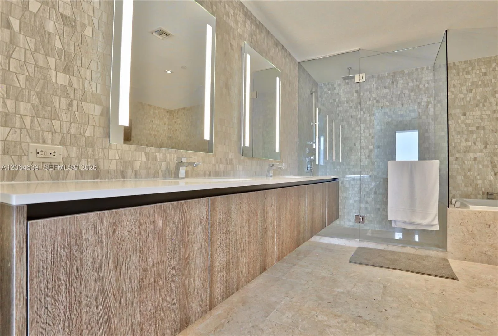 88 SW 7th St # 3805, Miami, FL 33130 photo 4