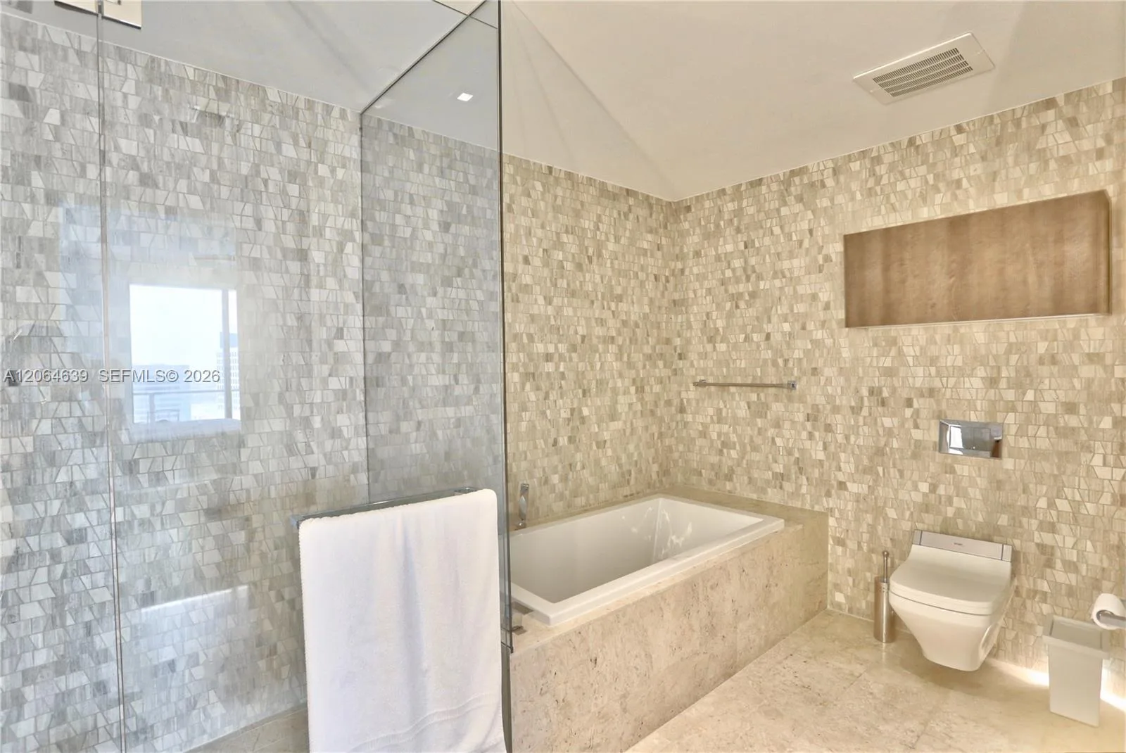 88 SW 7th St # 3805, Miami, FL 33130 photo 5