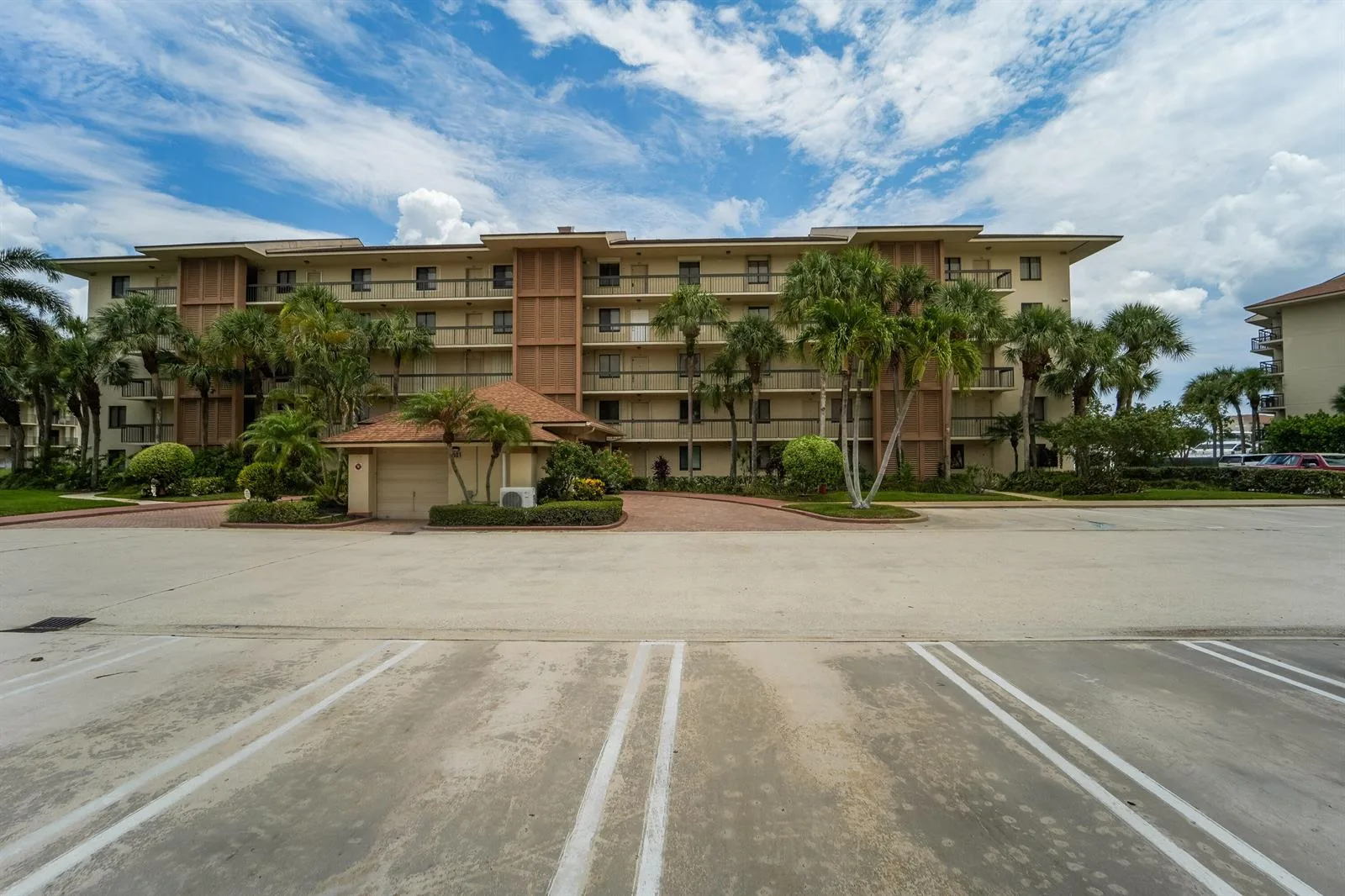2601 MARINA ISLE Way # 204, Jupiter, FL 33477