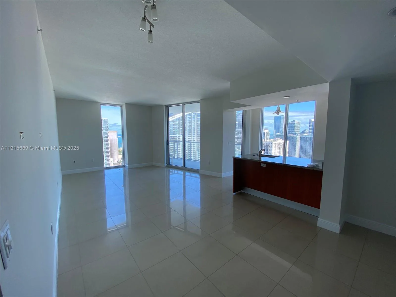 185 SW 7 ST # 4212, Miami, FL 33130 photo 2